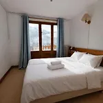 Splendid Ski-in,ski-out Historical Chalet!