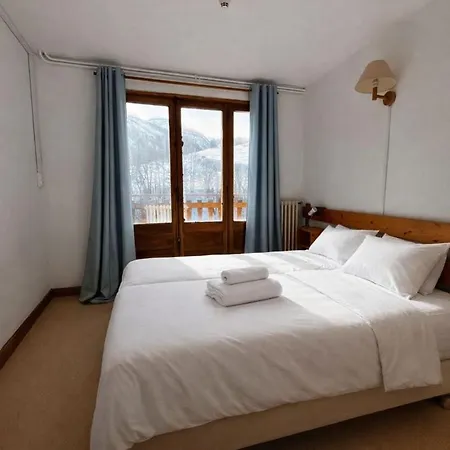 Splendid Ski-in,ski-out Historical Chalet!
